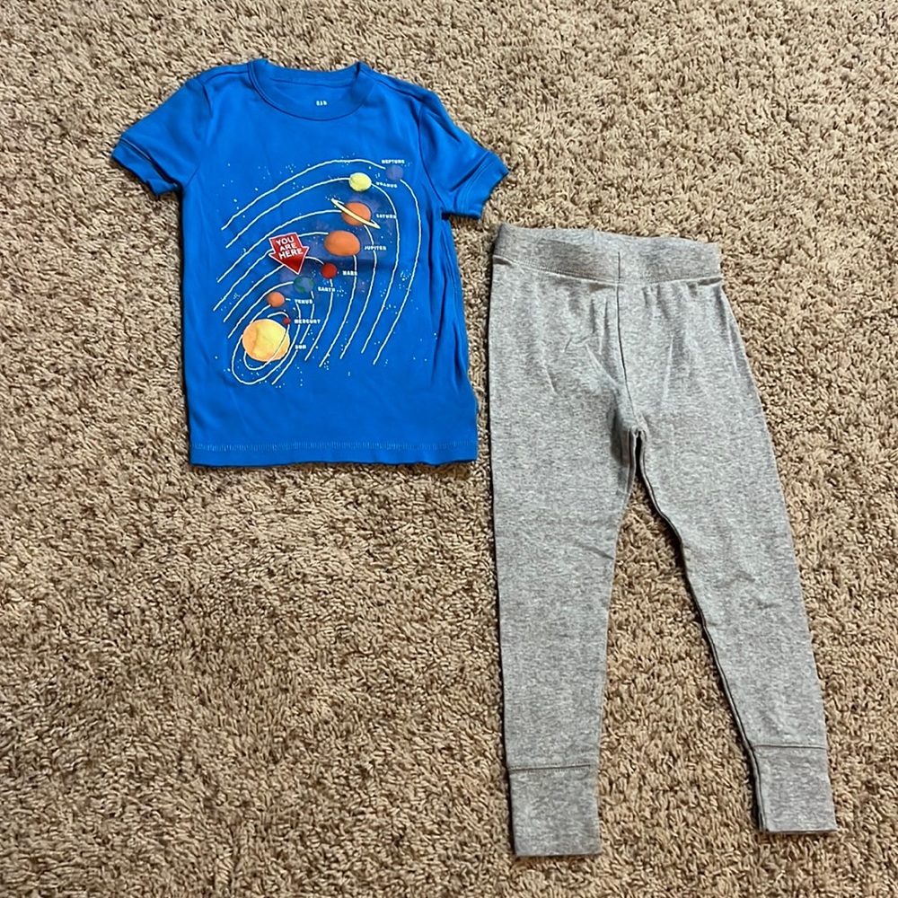 BNWOT organic cotton Gap Kids super soft PJ set w/Outer Space & planet graphics!